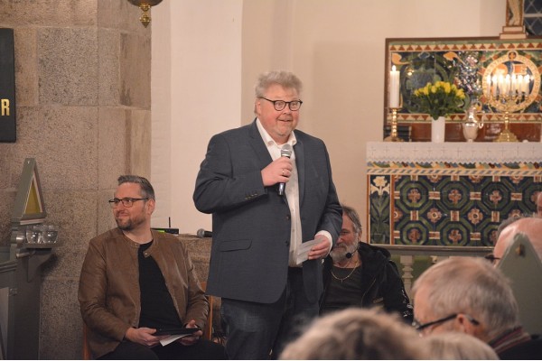Sallings egen præst Torben Haahr bød velkommen på vegne af De 12 Kirker