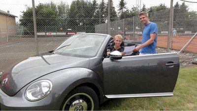 Tennisspiller vandt bil i en måned i Aars