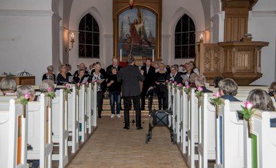 Sang fyldte kirke og sognehus i Løgstør