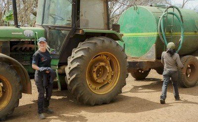 Landbrugsmaskinmekanikere fra Aars hjælper til i Tanzania