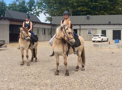 21-årige piger på hesteryg fra Løgstør til Brande
