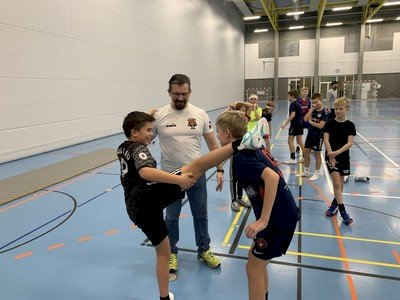 Unge fodboldspillere i Løgstør bruger karate til træningen