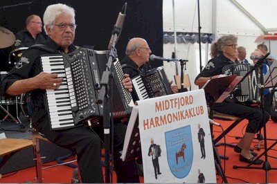 6 harmonikaklubber til træf i Løgstør
