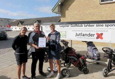 Fond kom forbi med gave til Løgstør Golfklub