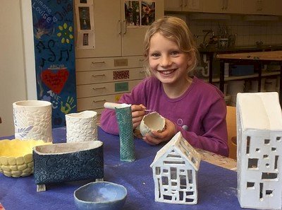 Ungdomsskole inviterer børn på keramikophold
