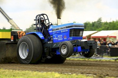Brølende traktorer kommer til finale i Aars